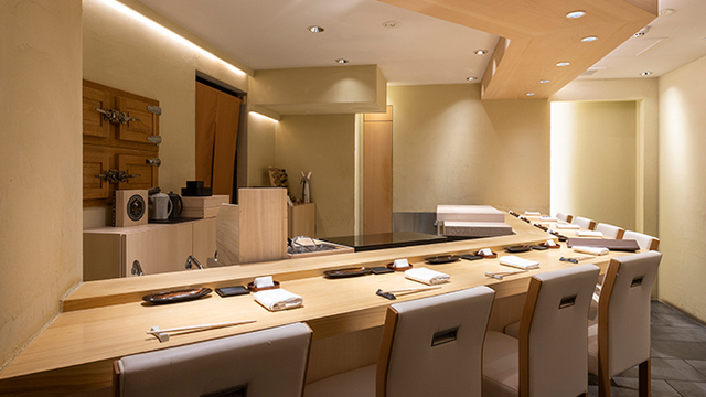 Enjoy dinner at a high-end Japanese restaurant in Akasaka or Azabu-Juban.