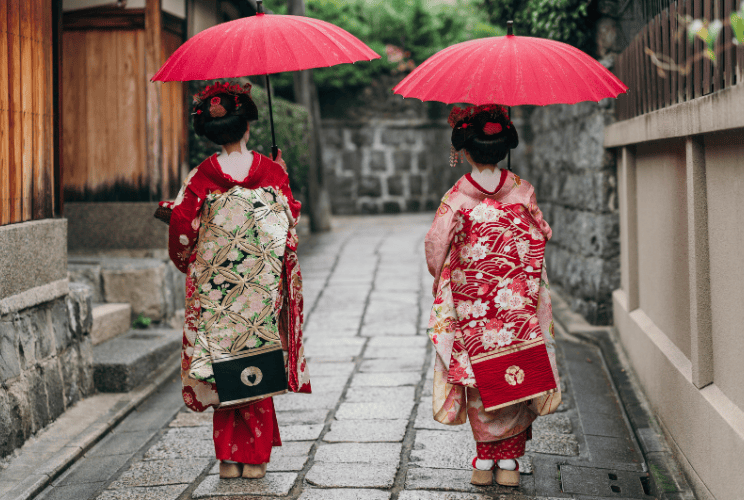 What sparked international attention towards geisha?